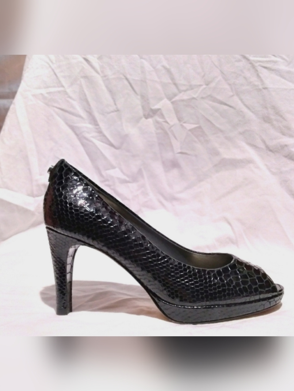 STUART WEITZMAN Black Patent Snakeskin Peep Toe Heels, size 6M